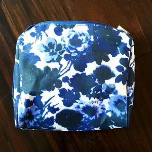Estee Lauder cosmetic bag blue/white flower motive